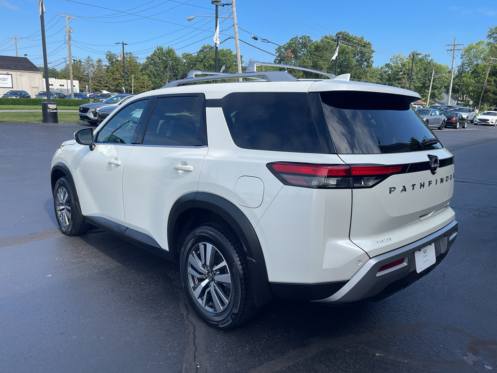 Used 2023 Nissan Pathfinder SL AWD/4WD image 10