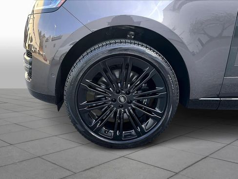 Used 2023 Land Rover Range Rover Long Wheelbase First Edition image 10