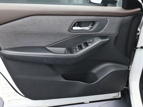 Used 2023 Nissan Rogue SV image 15