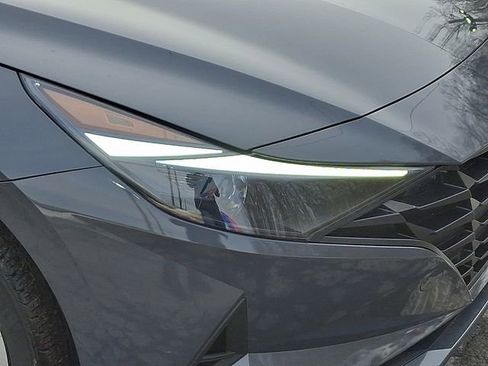 Used 2023 Hyundai Elantra SEL w/ Convenience Package image 9