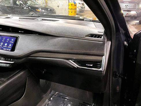 Used 2022 Cadillac XT4 Sport w/ Enhanced Visibility Package FWD image 19
