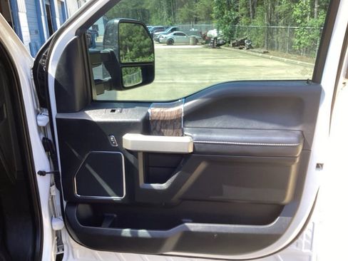 Used 2019 Ford F250 Lariat w/ Lariat Ultimate Package AWD/4WD image 25