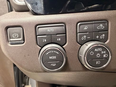 Used 2023 Chevrolet Silverado 1500 LTZ w/ LTZ Convenience Package II AWD/4WD image 32