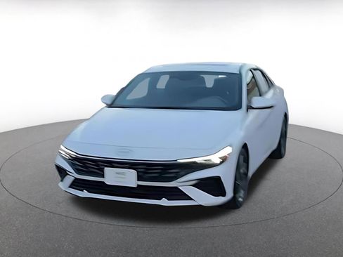Used 2025 Hyundai Elantra SEL image 7