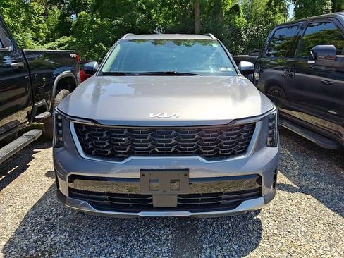 Used 2024 Kia Sorento S FWD image 2