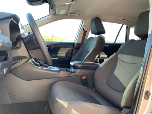 Used 2025 Toyota RAV4 LE image 25