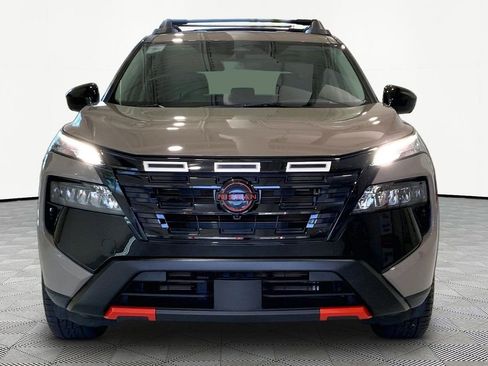 Used 2025 Nissan Rogue SV AWD/4WD image 2