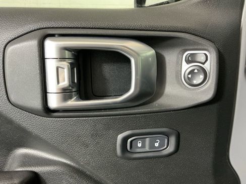 Used 2019 Jeep Wrangler Unlimited Sport image 21