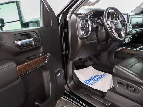 Used 2021 GMC Sierra 2500 Denali w/ Denali Ultimate Package image 3