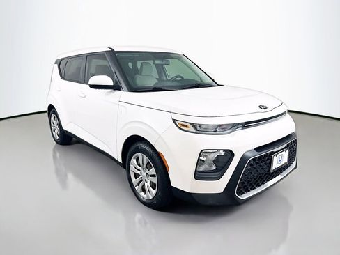 Used 2020 Kia Soul LX image 3