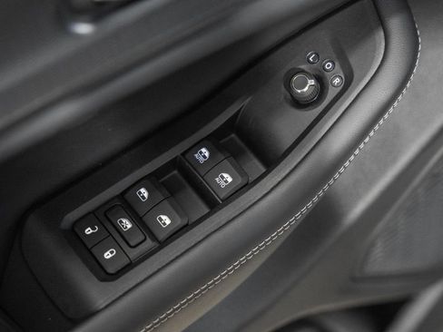 New 2025 Jeep Grand Cherokee Altitude image 37