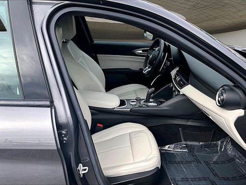 Used 2020 Alfa Romeo Giulia w/ Quick Order Package 22K Sport image 7