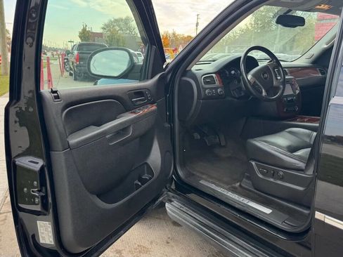 Used 2012 Chevrolet Avalanche LTZ image 12