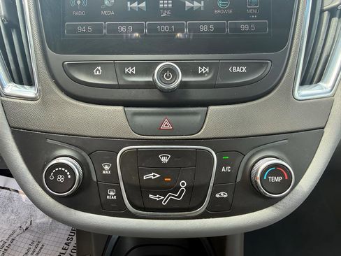 Used 2018 Chevrolet Malibu LT FWD image 29