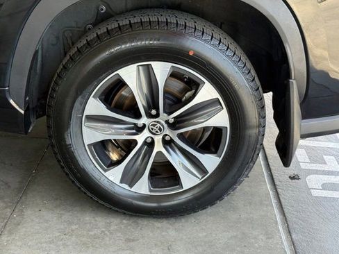 Certified 2022 Toyota Highlander XLE image 19