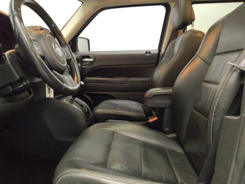 Used 2017 Jeep Patriot High Altitude FWD image 17
