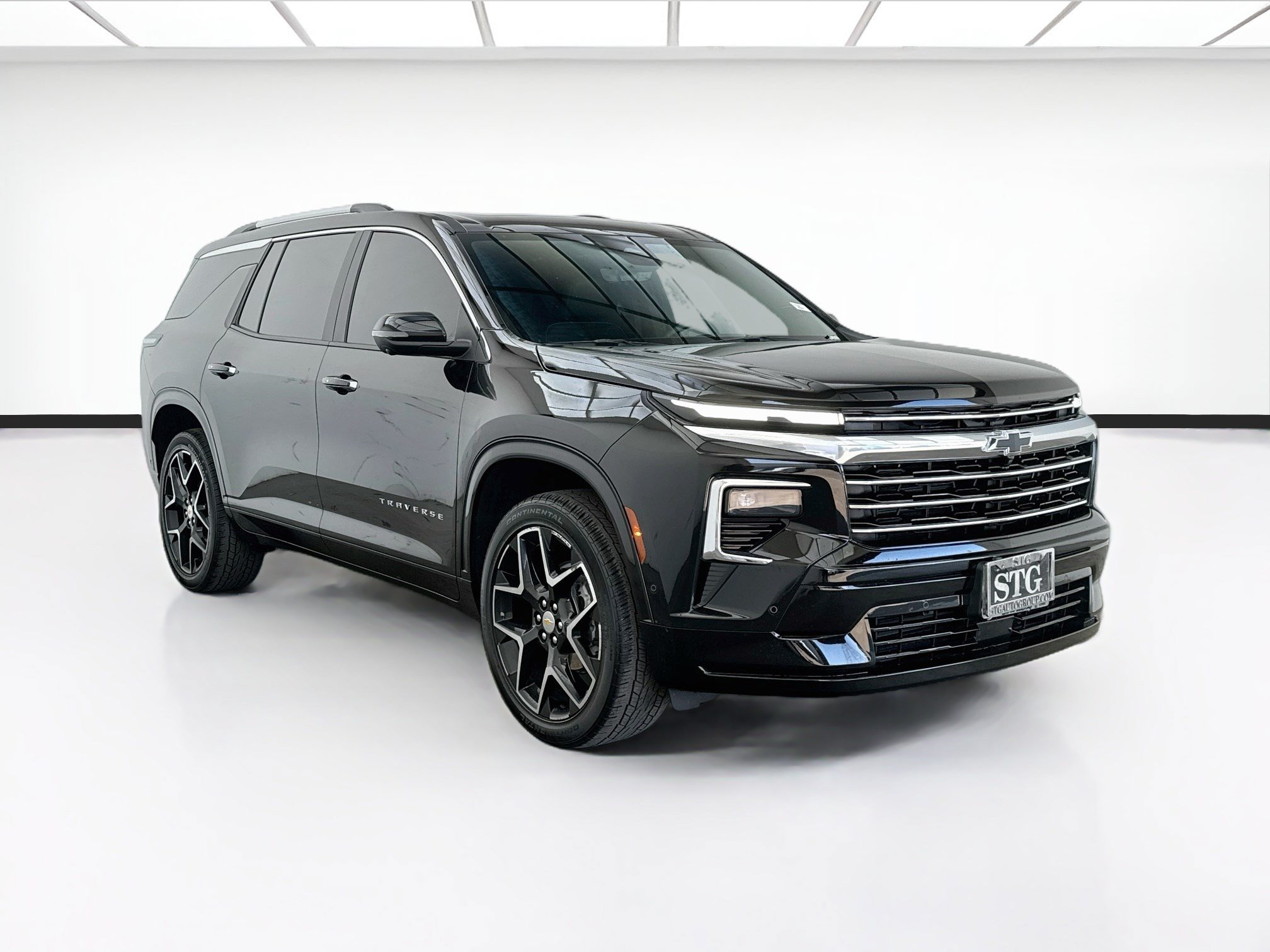 Used 2025 Chevrolet Traverse High Country FWD image 3