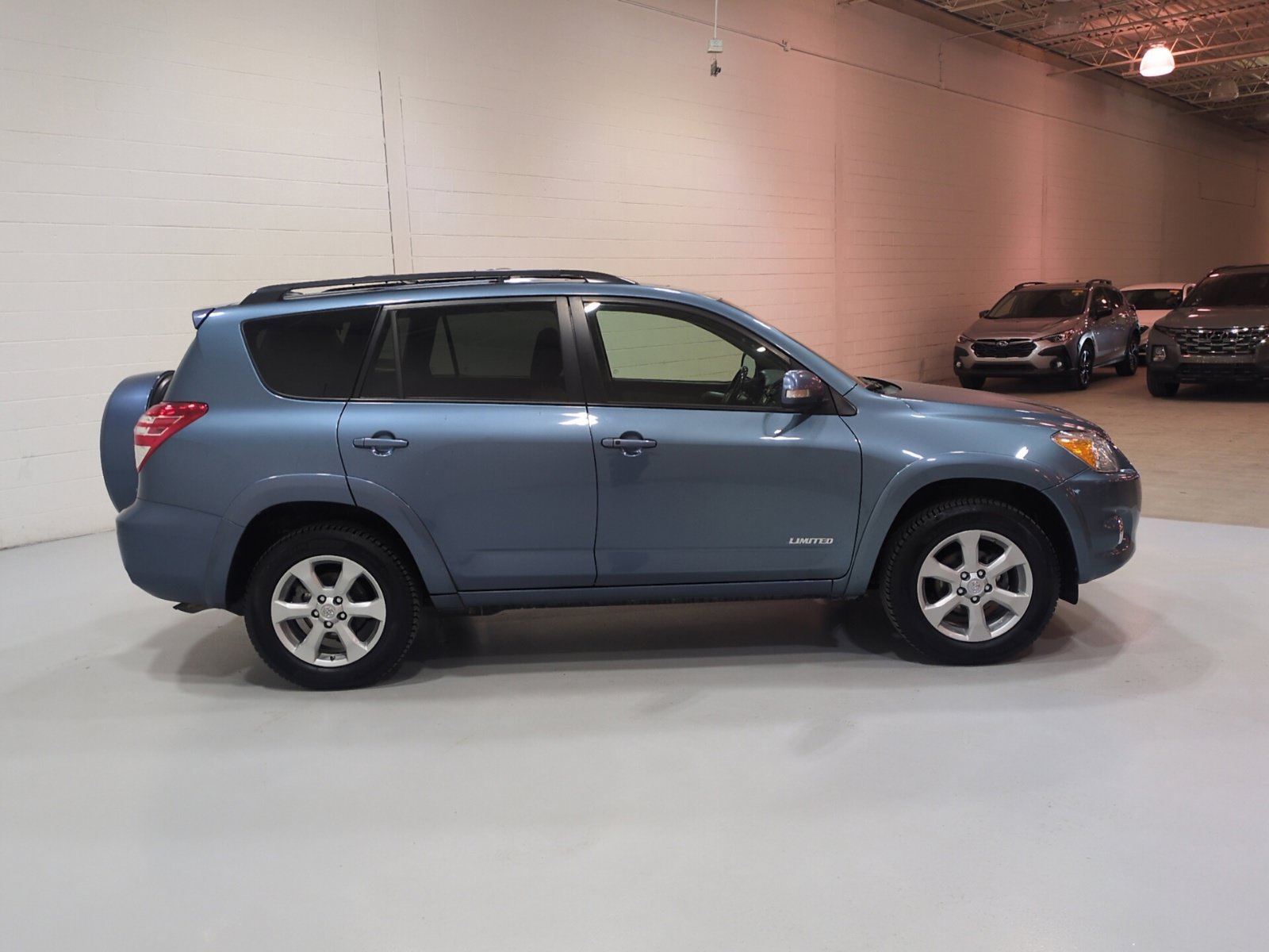 Used 2011 Toyota RAV4 Limited w/ Limited Extra Value Pkg AWD/4WD image 3