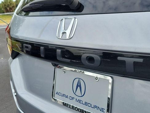 Used 2025 Honda Pilot EX-L image 8