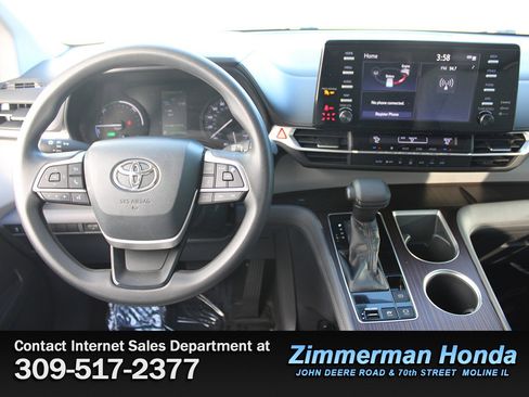 Used 2021 Toyota Sienna LE w/ Protection Package (TMS) image 12