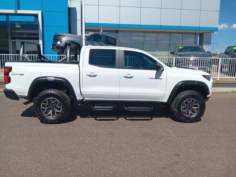 Used 2025 Chevrolet Colorado ZR2 w/ Technology Package AWD/4WD image 6