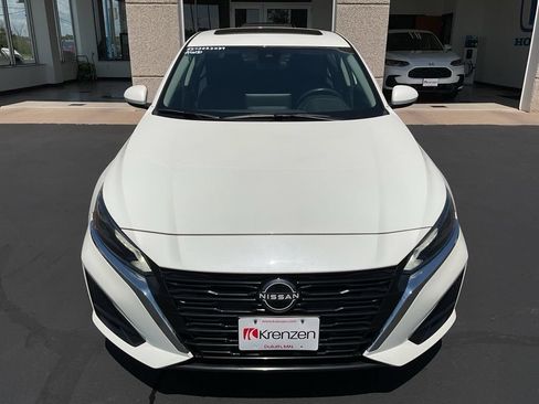 Used 2023 Nissan Altima 2.5 SV w/ SV Premium Package AWD/4WD image 2