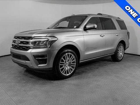 Used 2024 Ford Expedition Limited image 2