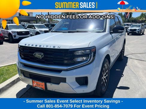 Used 2025 Ford Expedition Platinum AWD/4WD image 2