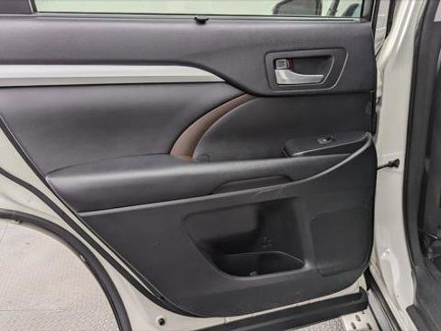 Used 2015 Toyota Highlander XLE image 16