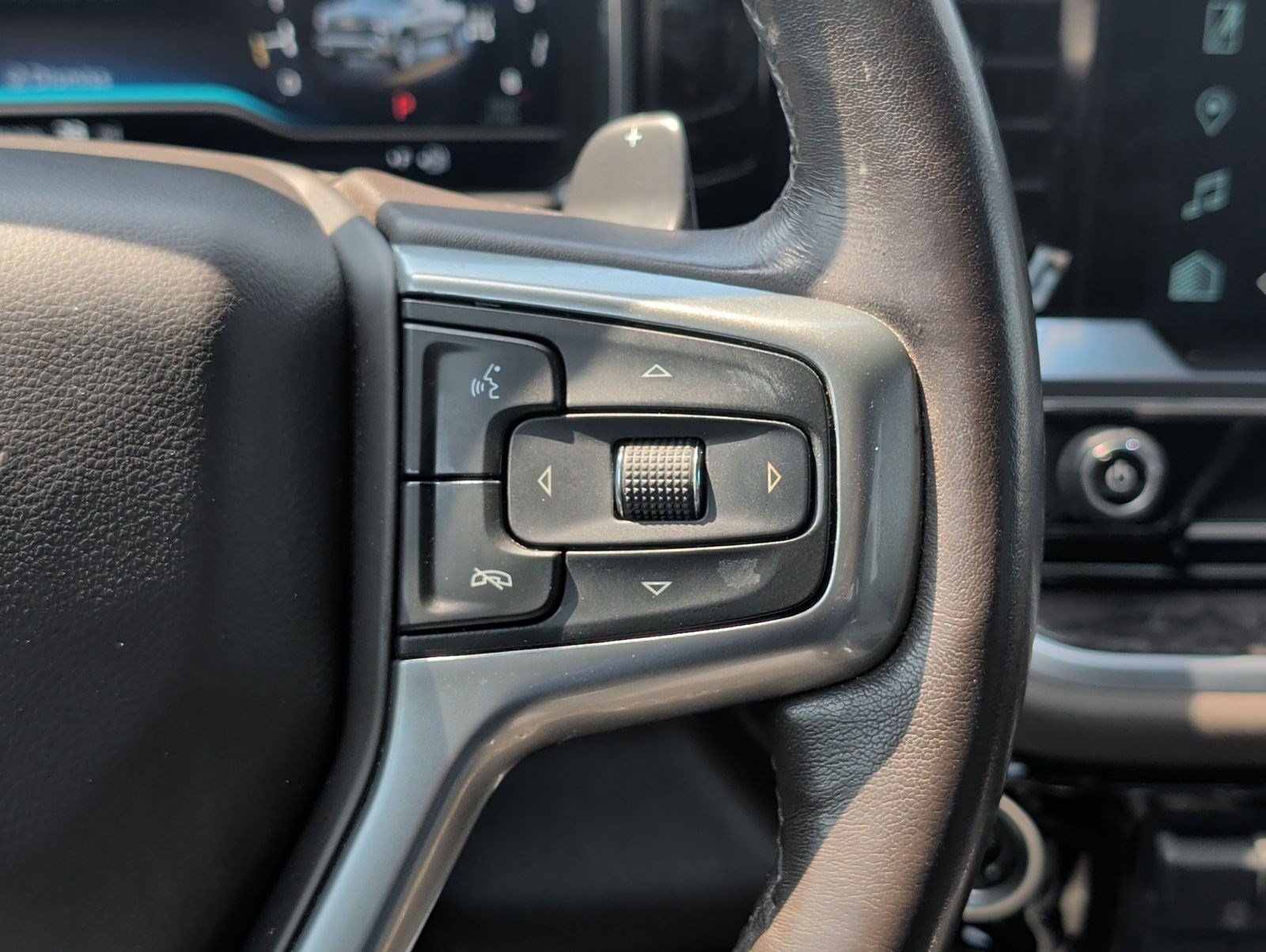 Used 2022 Chevrolet Silverado 1500 LTZ AWD/4WD image 15