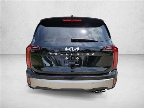 Used 2025 Kia Telluride S FWD image 6