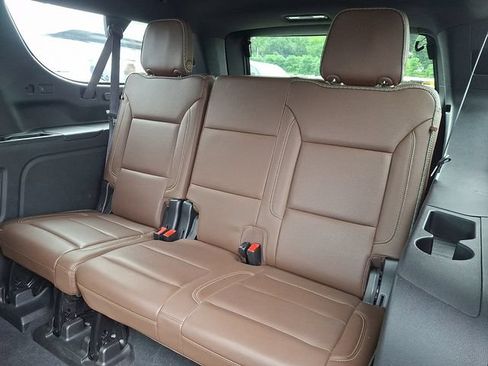 Used 2021 Chevrolet Suburban High Country w/ Premium Package AWD/4WD image 22