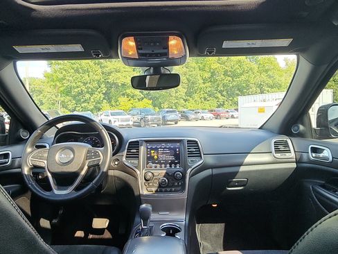 Used 2018 Jeep Grand Cherokee Altitude AWD/4WD image 25