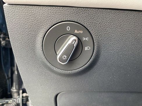 New 2025 Volkswagen Taos SE image 33