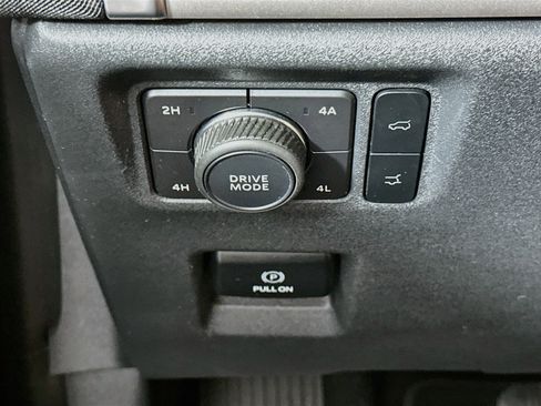 Used 2025 Ford Expedition Active AWD/4WD image 17