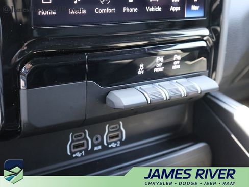 Used 2026 RAM 1500 Laramie AWD/4WD image 37