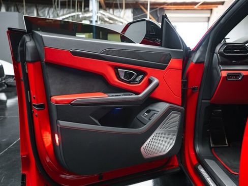 Used 2021 Lamborghini Urus image 35