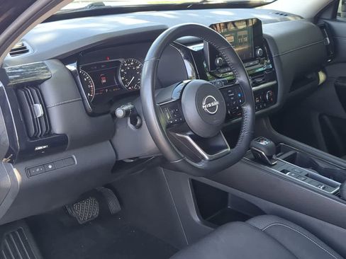 Used 2022 Nissan Pathfinder SV w/ SV Black Package FWD image 10