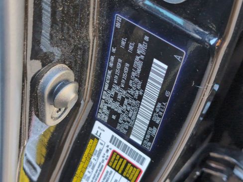 Used 2022 Toyota Highlander L image 24