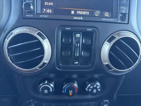 Used 2016 Jeep Wrangler Unlimited Sahara AWD/4WD image 17