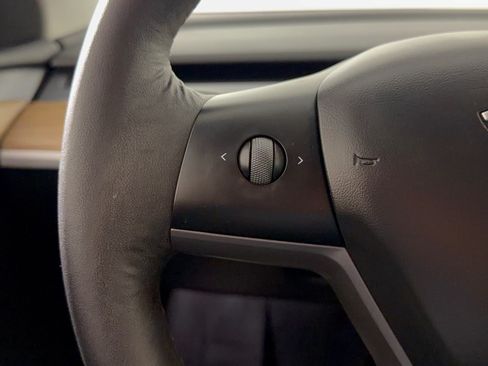 Used 2024 Tesla Model Y Performance AWD/4WD image 18