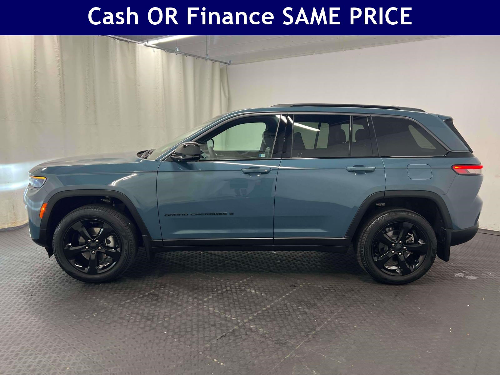 Used 2026 Jeep Grand Cherokee Limited w/ Limited Altitude Package AWD/4WD image 9