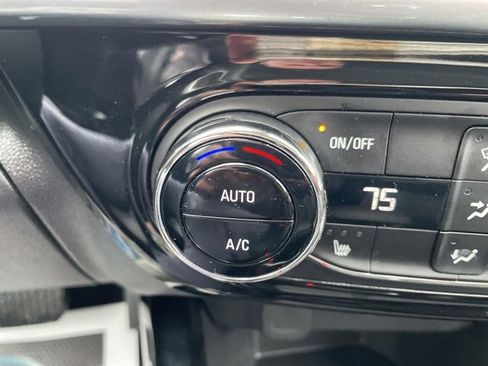 Used 2025 Chevrolet Trax LT w/ LT Convenience Package image 31