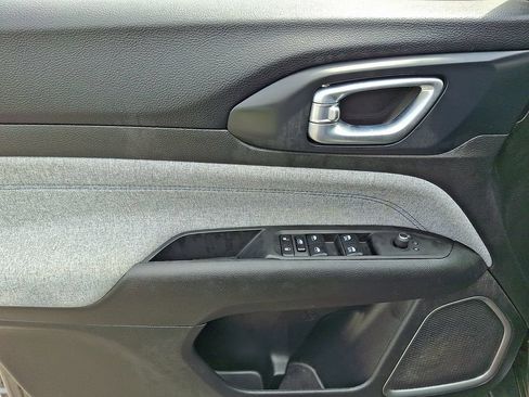 Certified 2023 Jeep Compass Latitude AWD/4WD image 12