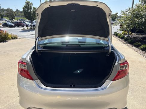 Used 2012 Toyota Camry LE FWD image 29