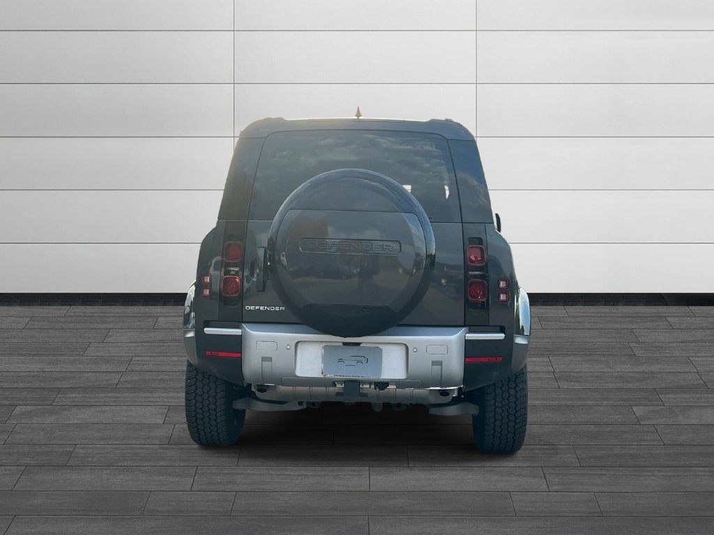 Used 2025 Land Rover Defender 110 S AWD/4WD image 4