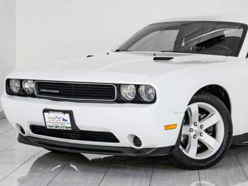 Used 2013 Dodge Challenger SXT image 46