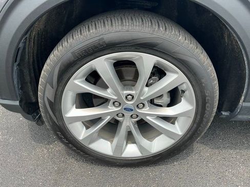 Used 2023 Ford Explorer Platinum w/ Equipment Group 601A image 9