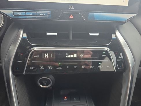 Used 2024 Toyota Venza Limited image 24