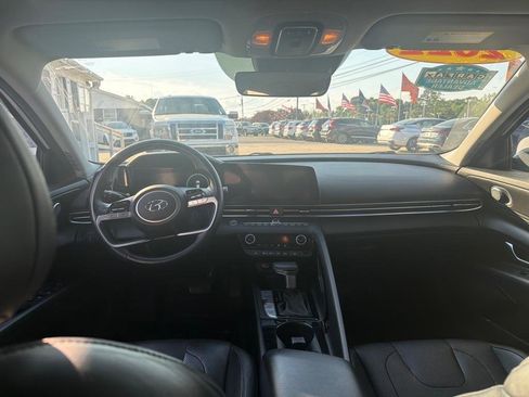 Used 2022 Hyundai Elantra Limited FWD image 15